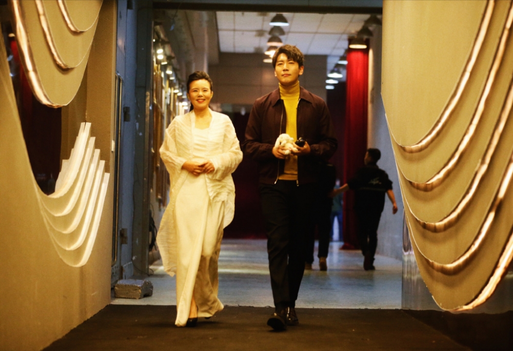 龚琳娜歌手2019后台剧照图片