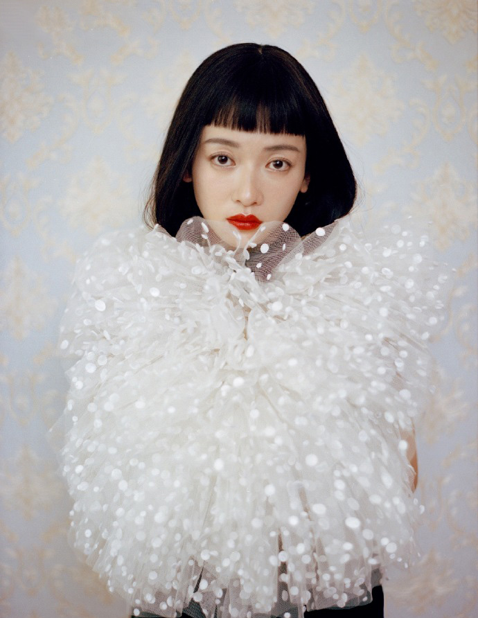 吴谨言复古风时尚大片写真图片