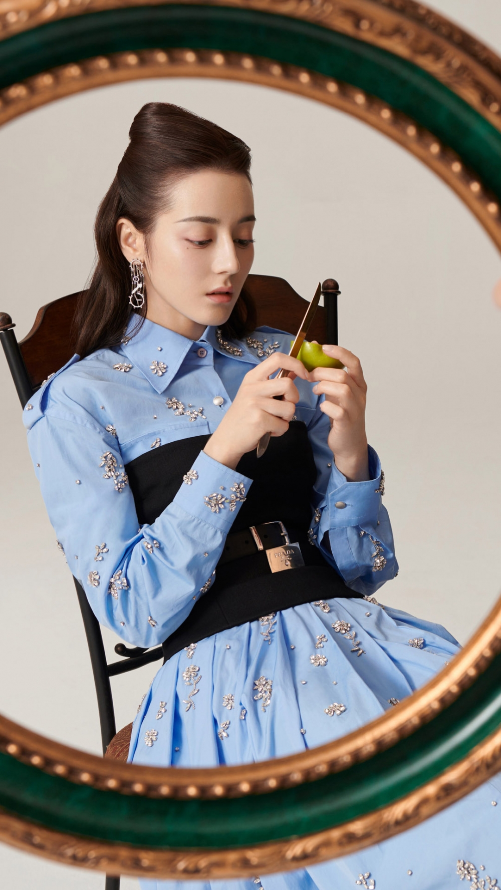 迪丽热巴迷人写真手机壁纸