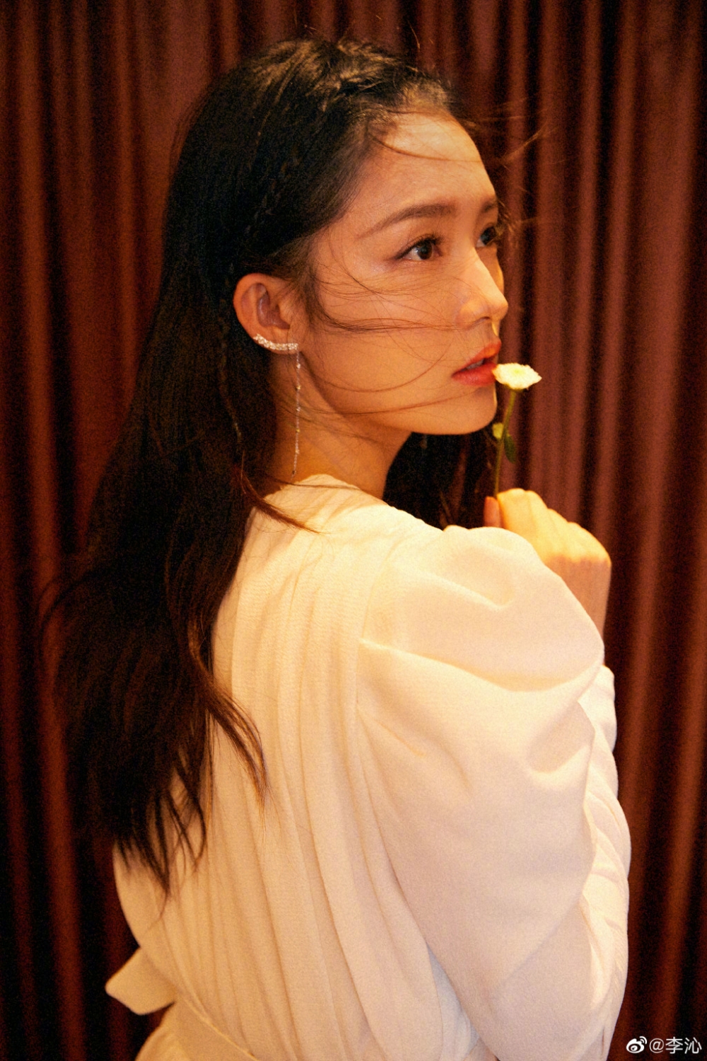 李沁唯美仙气写真手机壁纸