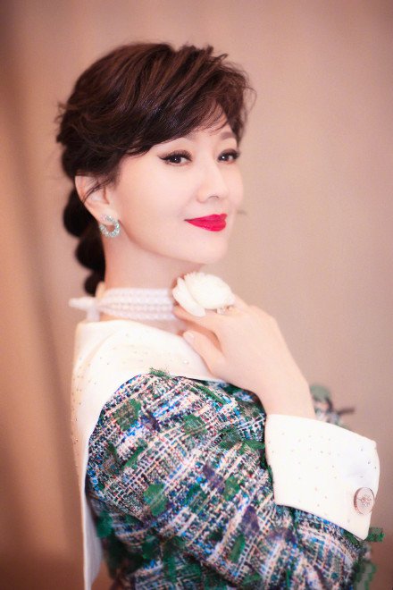 赵雅芝时尚迷人写真图片