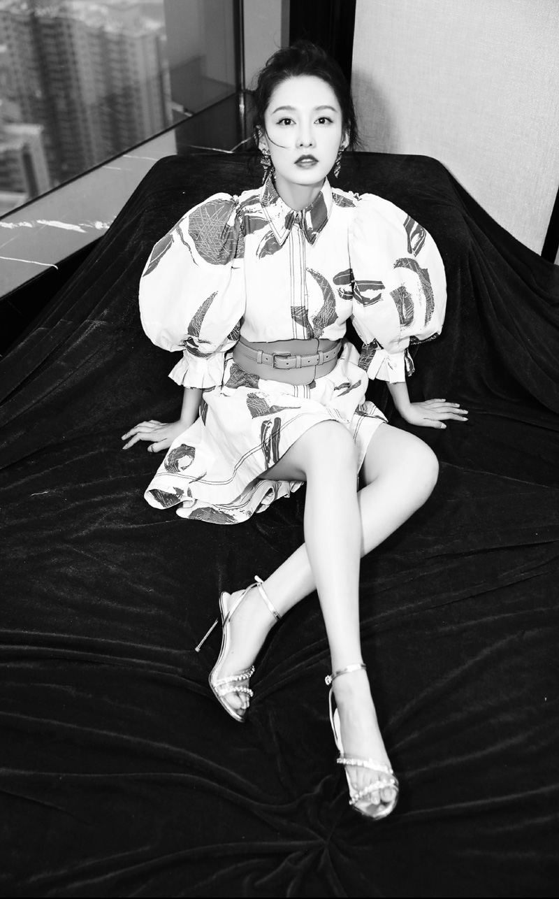 李沁时髦养眼活动写真图片