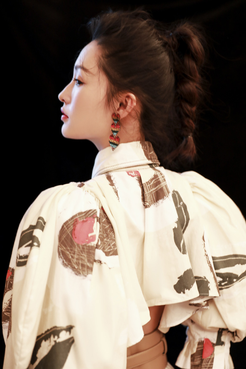 李沁时髦养眼活动写真图片