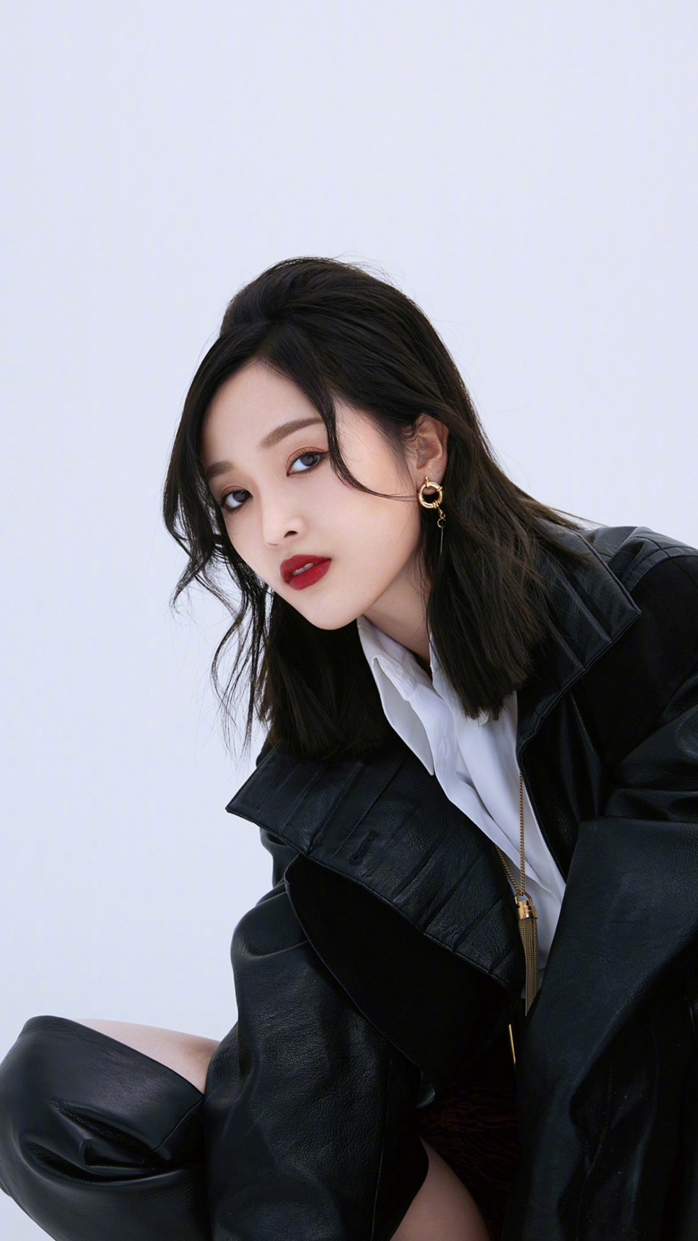 吴宣仪酷美时尚高清手机壁纸