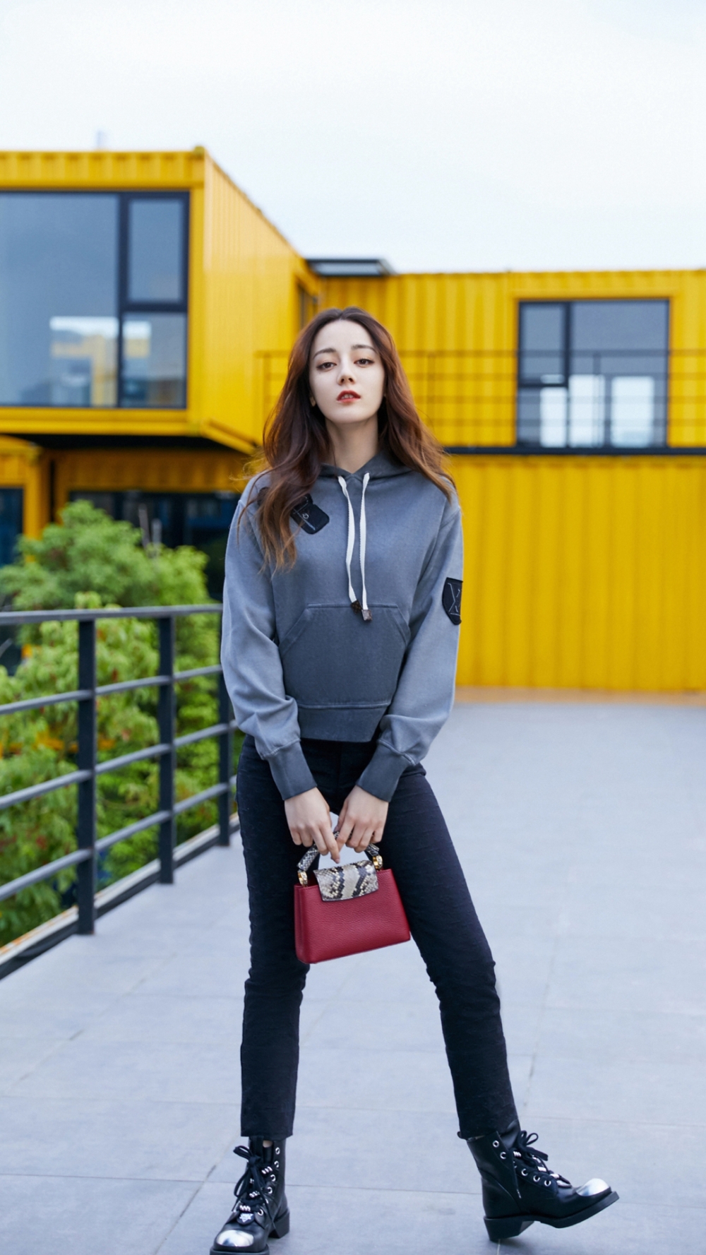 迪丽热巴清秀甜美写真手机壁纸