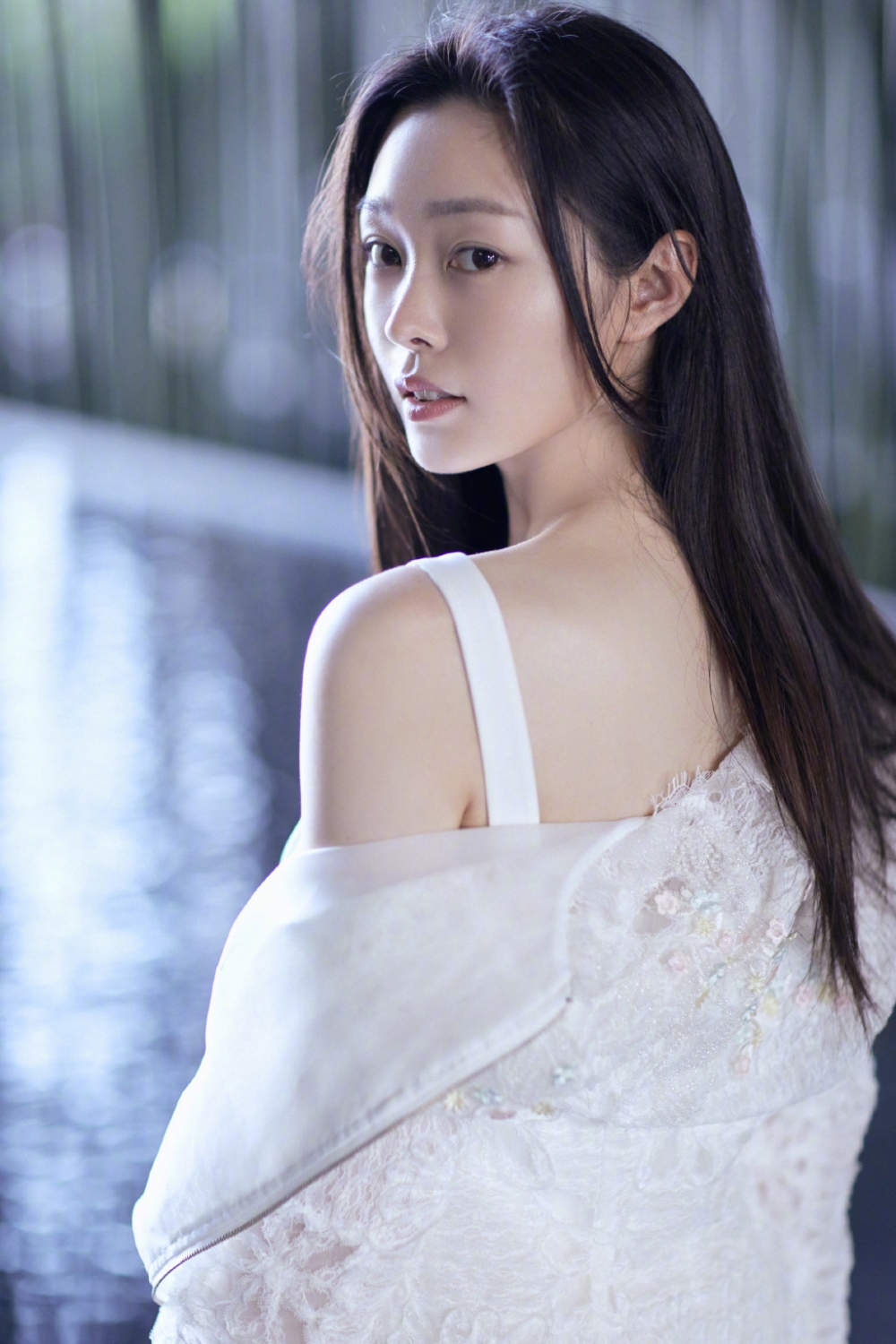 宋轶白裙仙气灵动写真图片欣赏