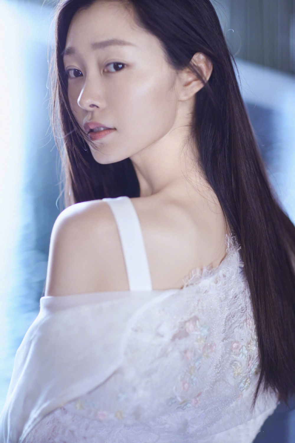 宋轶白裙仙气灵动写真图片欣赏