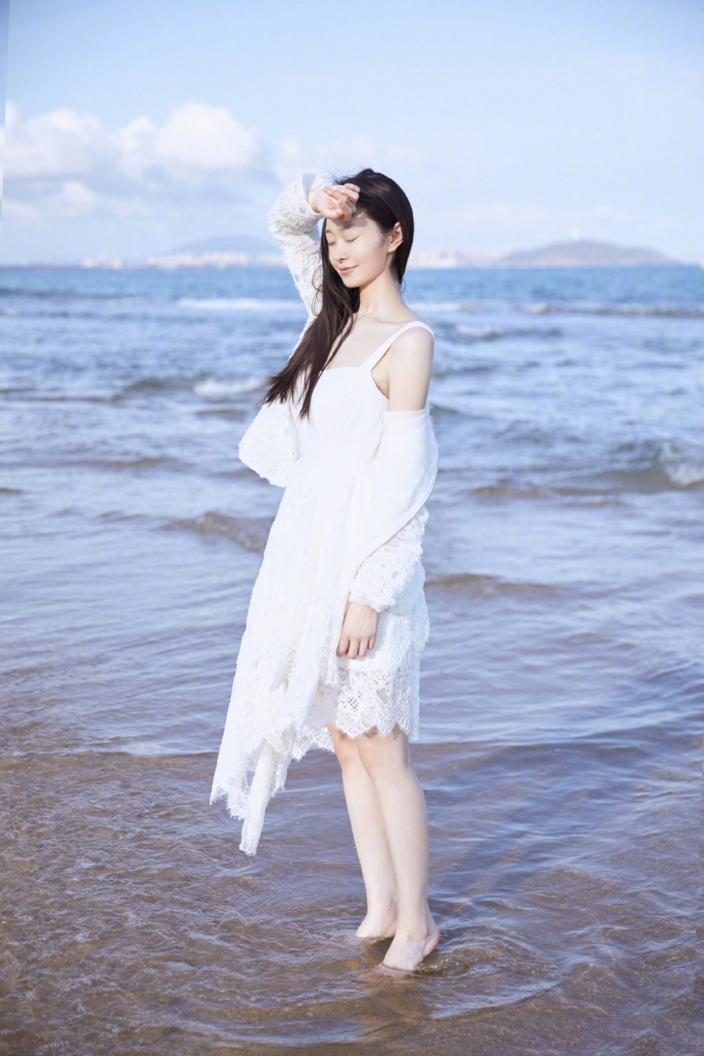 宋轶白裙仙气灵动写真图片欣赏