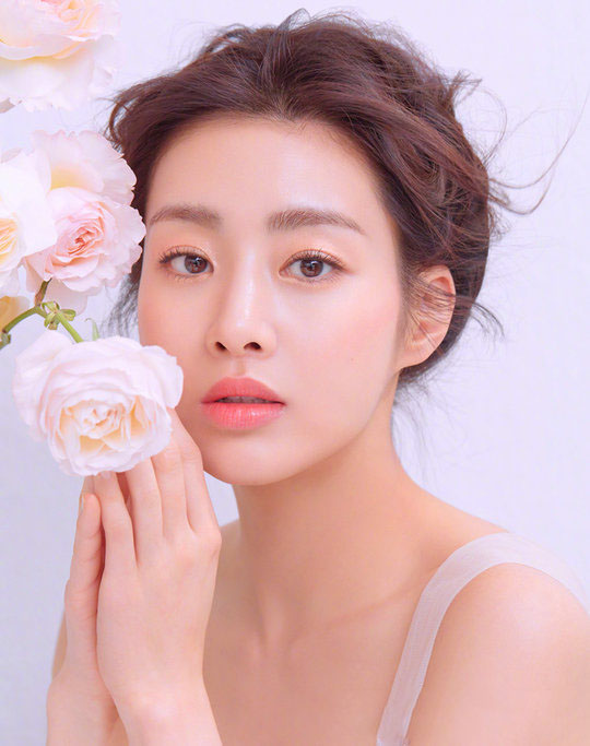 韩国女神姜素拉清纯甜美写真图片