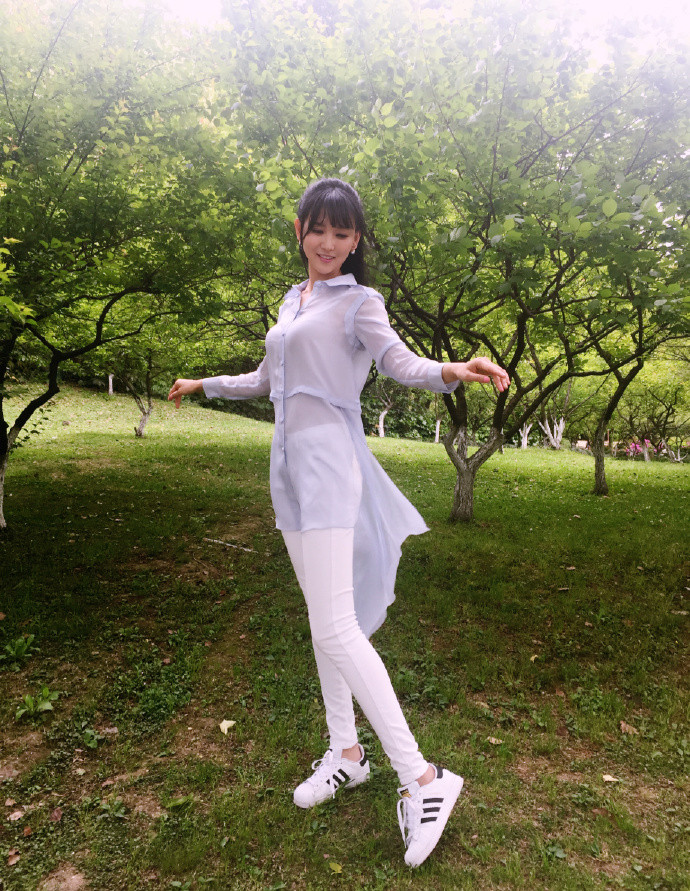 浙江卫视女主播朱亚丽生活图片