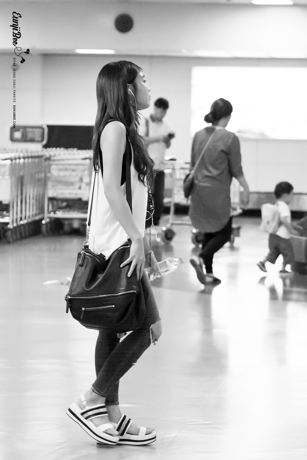 韩国美女郑恩地高清机场街拍图片（二）