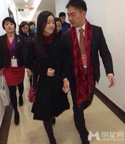 揭秘奶茶妹妹刘强东恋情全程 奶茶婊成网络新词