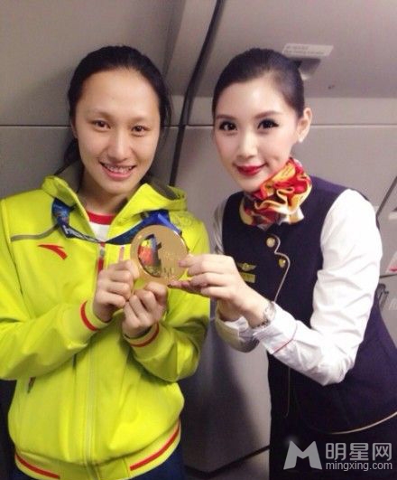 2014空姐与明星云上合照 素颜曝光