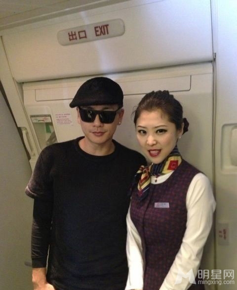 2014空姐与明星云上合照 素颜曝光