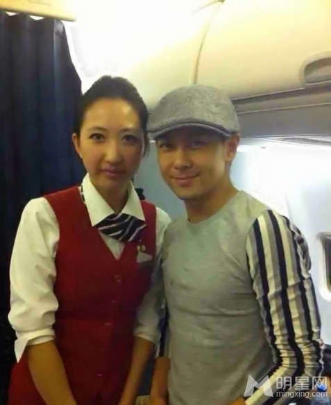 2014空姐与明星云上合照 素颜曝光