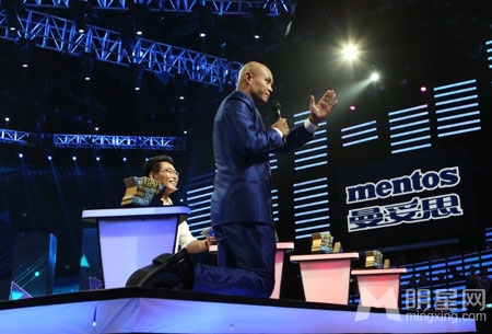 杜海涛跪GD惹争议 盘点众星下跪瞬间