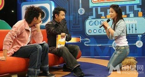 杜海涛跪GD惹争议 盘点众星下跪瞬间