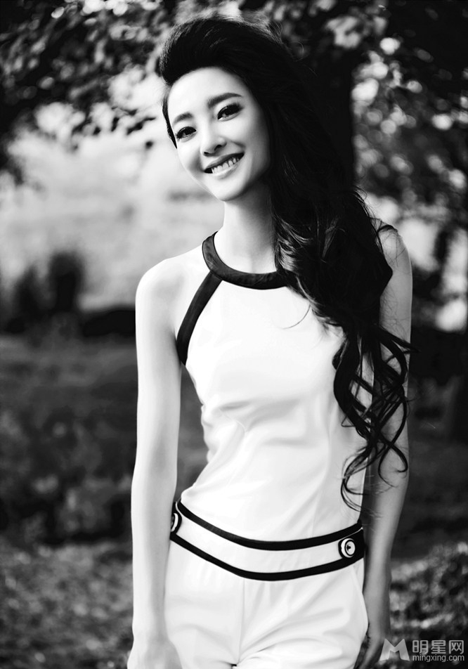 王丽坤黑白时尚写真
