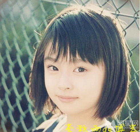 杨幂旧照曝光 与李亚鹏席地而坐