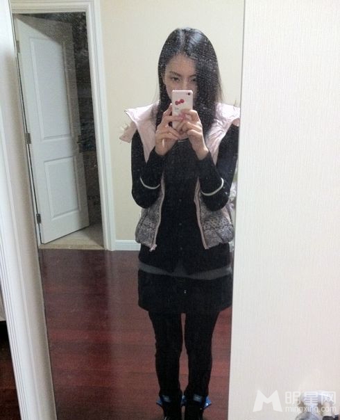 李亚鹏新欢冯静恩素颜私房照曝光 清纯可人