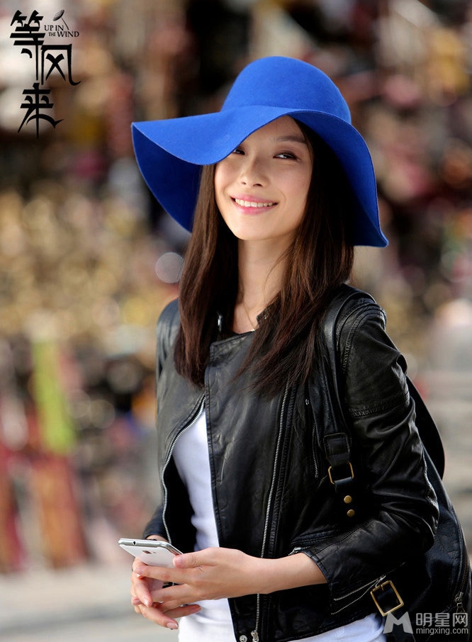 等风来曝新照 倪妮清新出镜眼神迷离