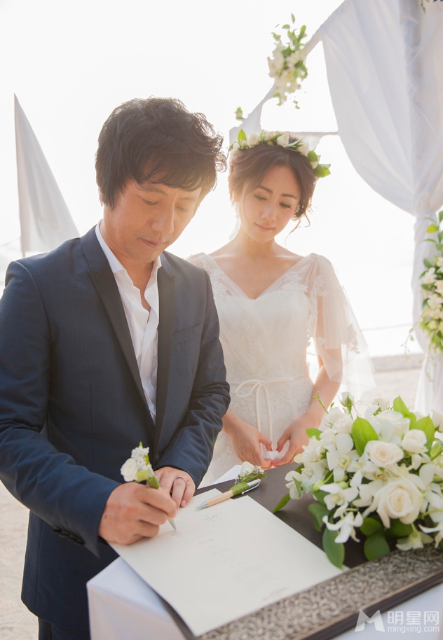 郑钧刘芸马尔代夫唯美沙滩婚礼 现场照曝光