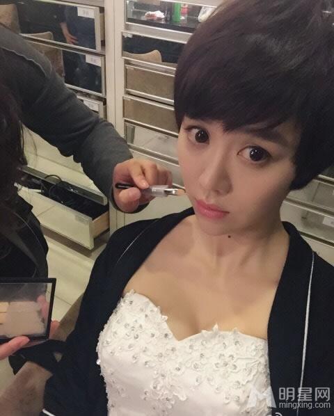 姜妍大尺度生活照 爆乳自拍秀深沟