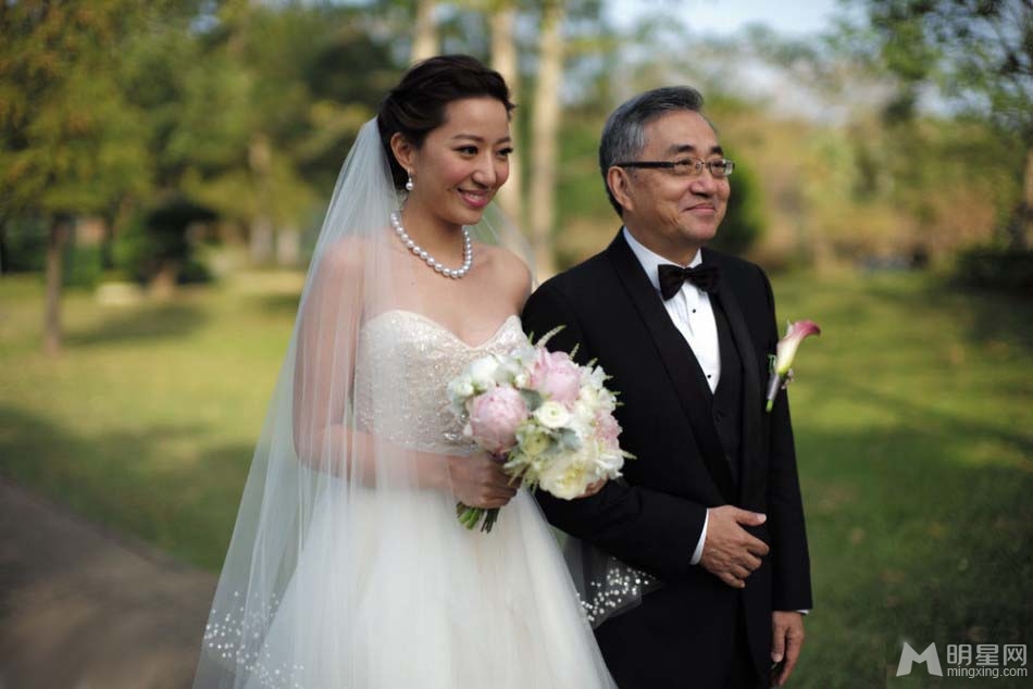 汪圆圆与富少蔡豪宅婚礼现场照曝光 幸福恩爱
