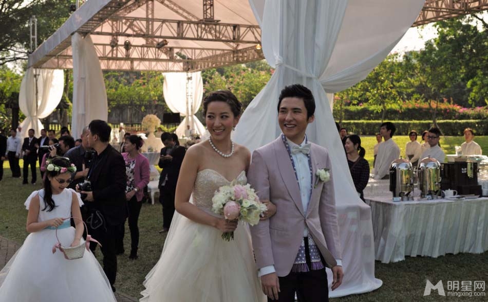 汪圆圆与富少蔡豪宅婚礼现场照曝光 幸福恩爱