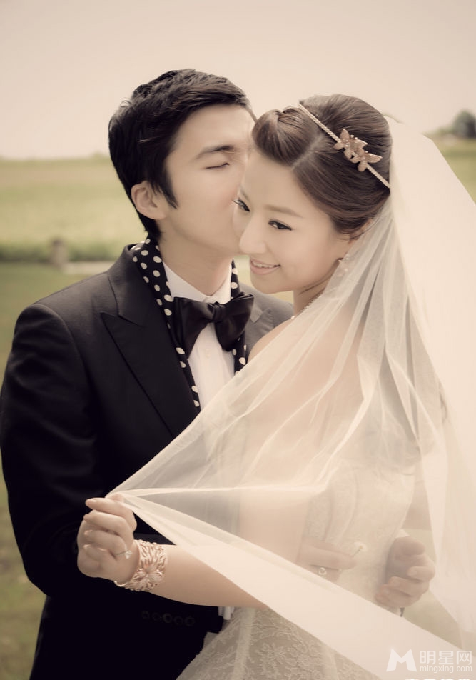 汪圆圆蔡加赞曝唯美婚纱照 八亿元打造甜蜜婚宴