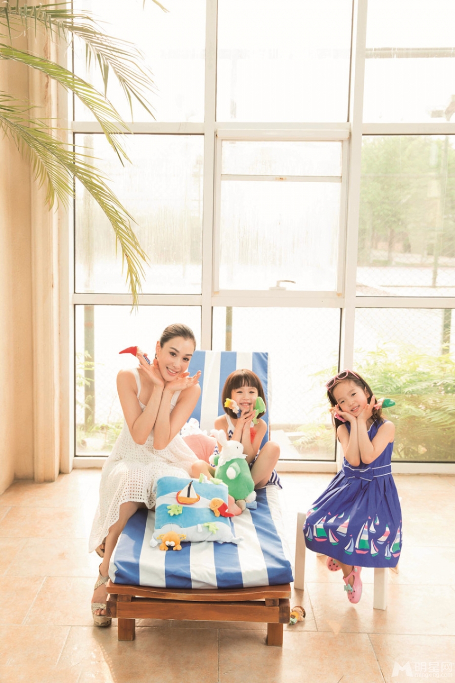 钟丽缇亲子写真曝光 母女三人玩转童年