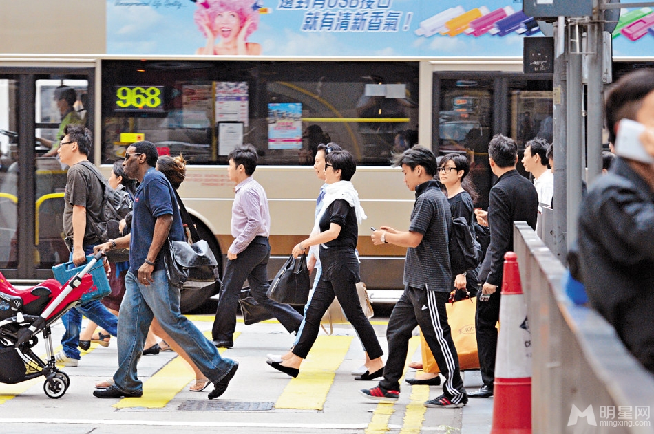 林青霞素颜现身中环血拼 阔太享受平民生活