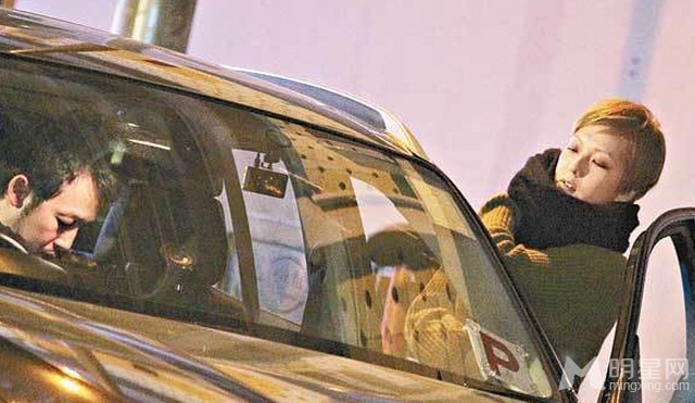 黎明爱徒卫兰与猛男车震 暧昧缠绵激情四射