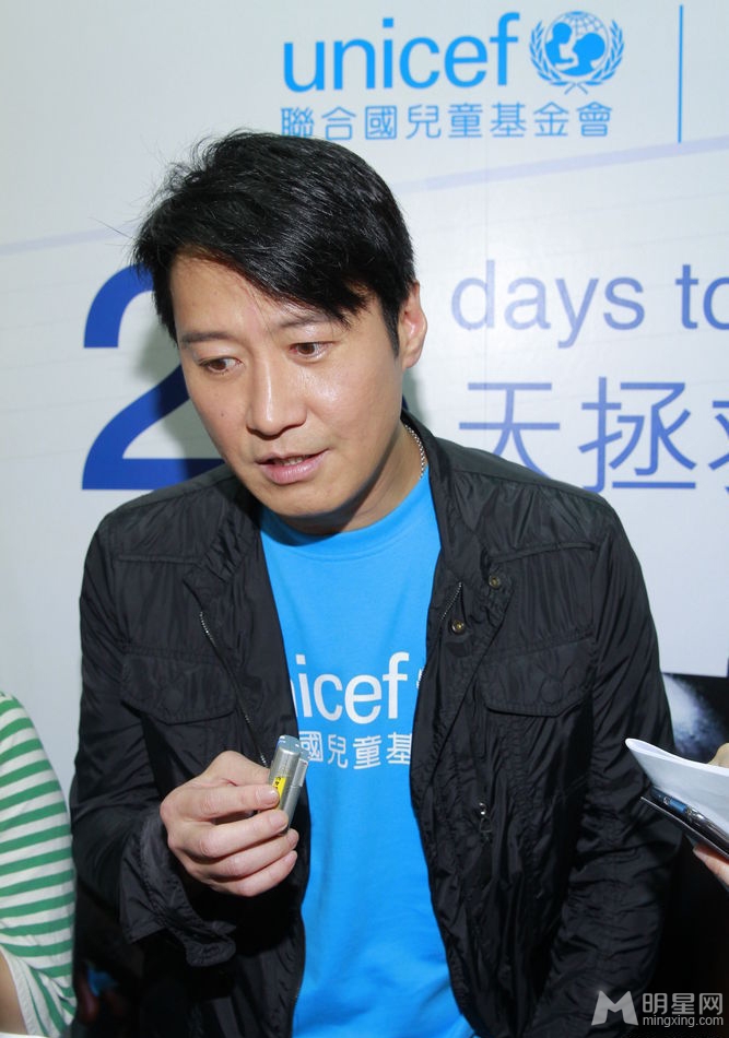 黎明助阵慈善活动 自曝9月份在内地拍新戏