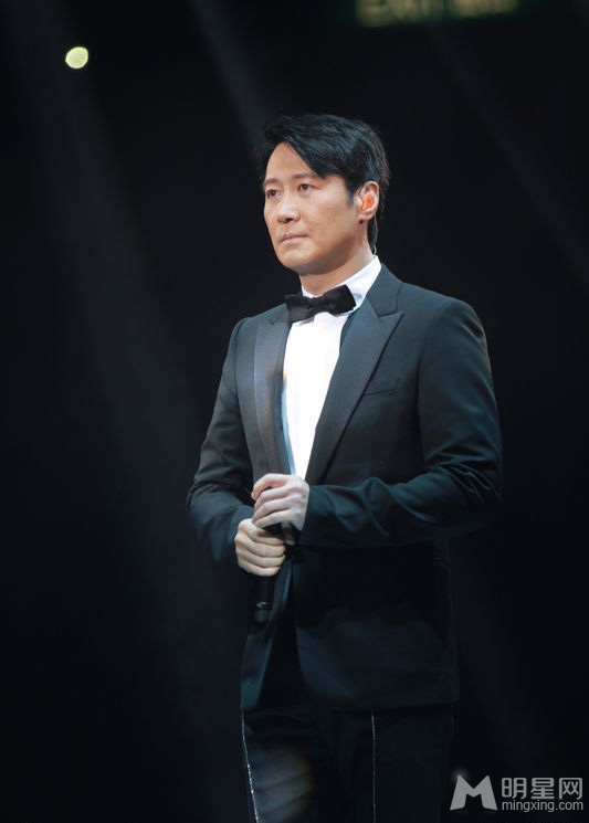 黎明许志安众男星为雷颂德演唱会撑场