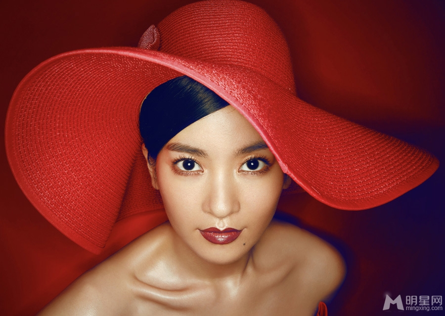 李晟高清写真化身红色精灵