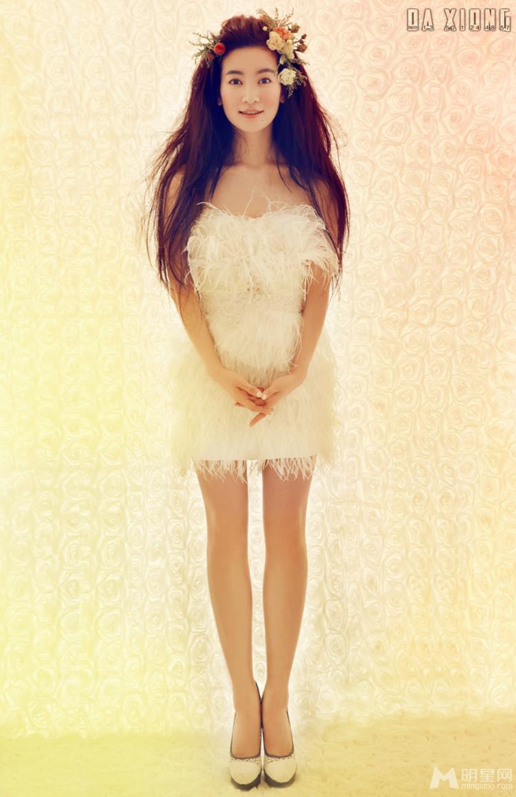 李晟唯美写真 白裙造型显清新