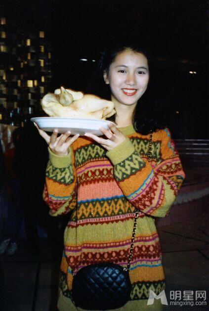 袁咏仪出道早期时的珍贵照片