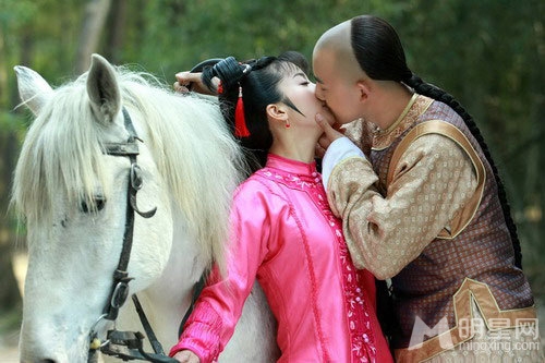 新还珠格格剧照 李晟海陆孙耀琦吻戏大全