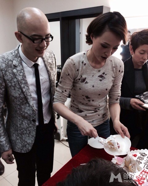 董卿直通春晚后台庆生 平安等齐祝贺