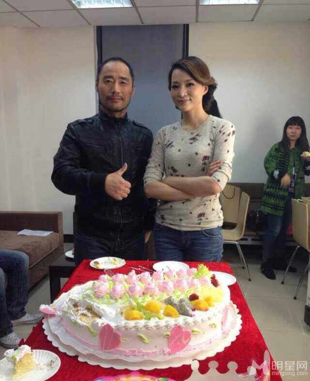 董卿直通春晚后台庆生 平安等齐祝贺