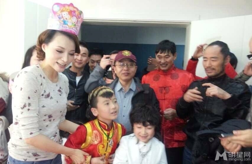 董卿直通春晚后台庆生 平安等齐祝贺