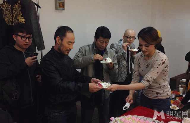 董卿直通春晚后台庆生 平安等齐祝贺