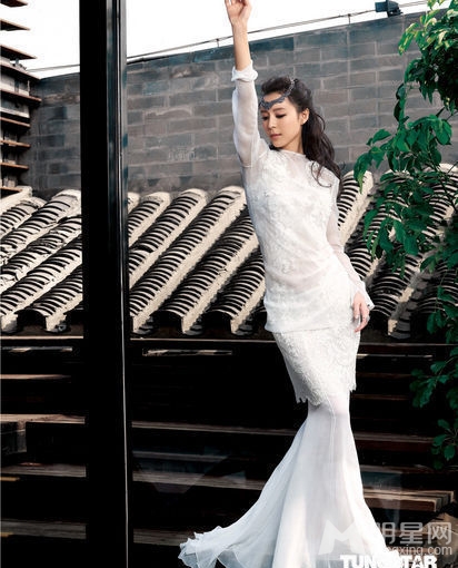 张静初被曝奉子成婚 美艳写真大放送