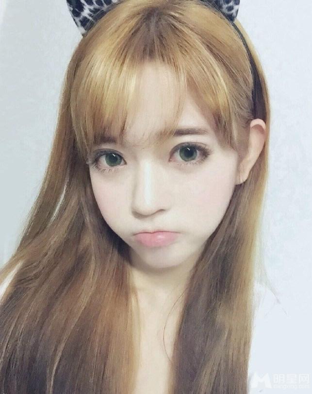 韩国女孩Yurisa逆天颜值 网络爆红成整容新模版