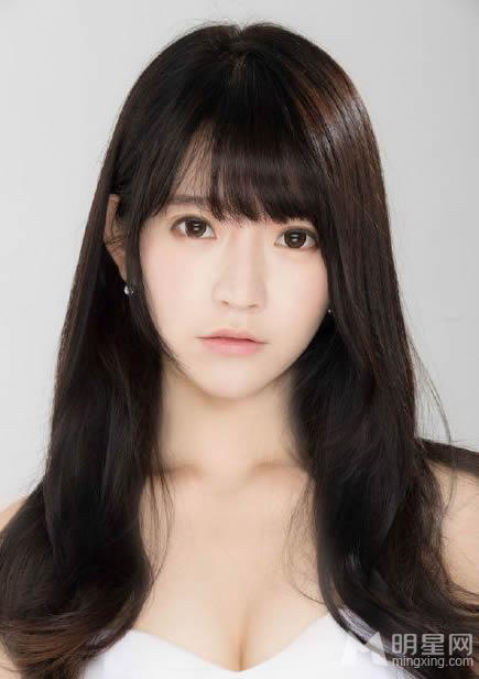 韩国女孩Yurisa逆天颜值 网络爆红成整容新模版