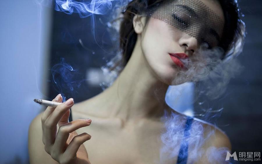 王熙然抽烟写真 红唇撩骚妩媚
