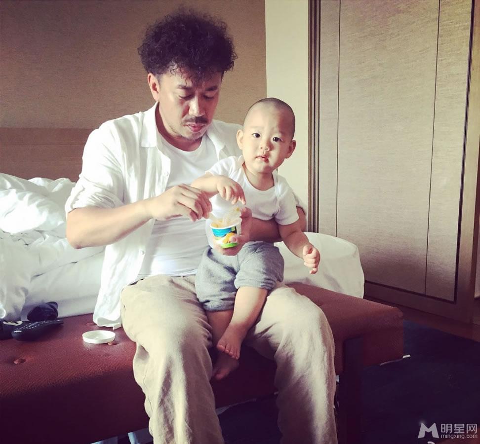 王学兵吸毒被捕 与儿子亲密合影曝光