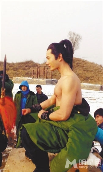 刘德华范冰冰 盘点明星着军大衣的片场靓照