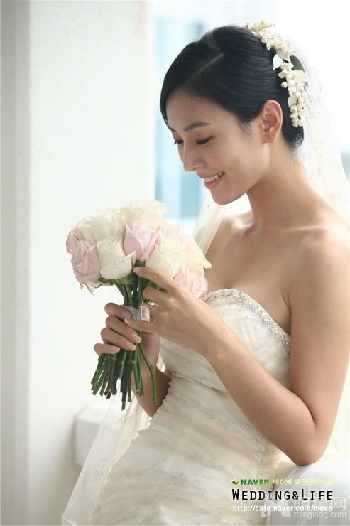 金素妍甜美成熟婚纱写真